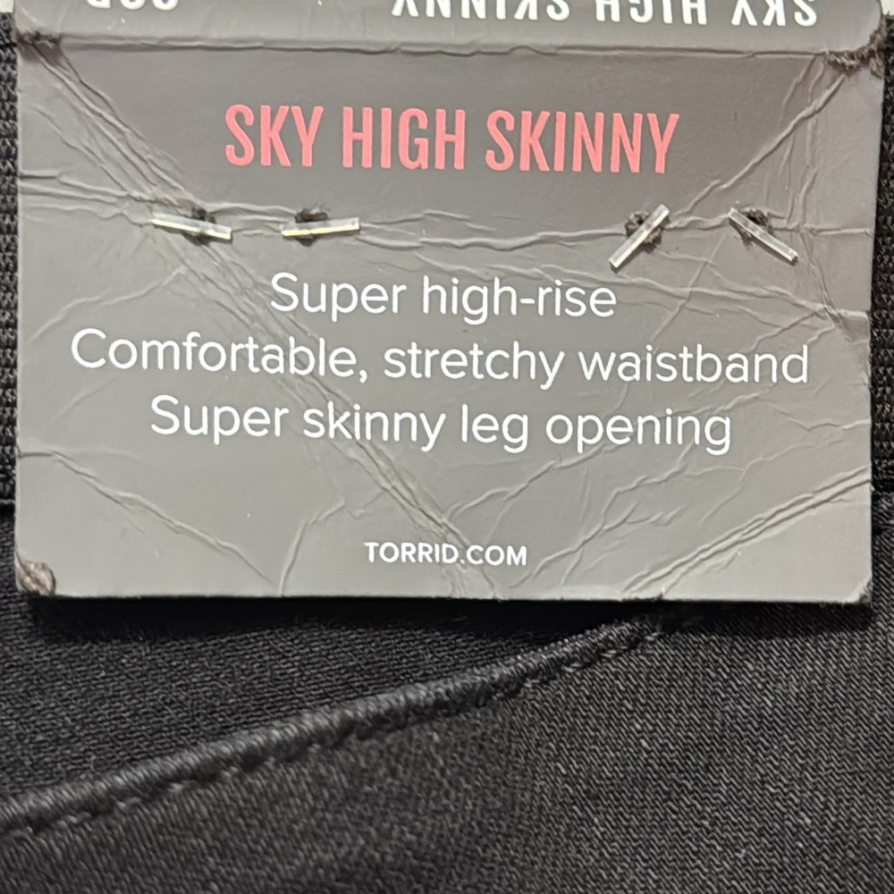 Torrid Jeans Black Skinny High Rise Distressed Stretch in Size 20 NWT - Picture 13 of 16